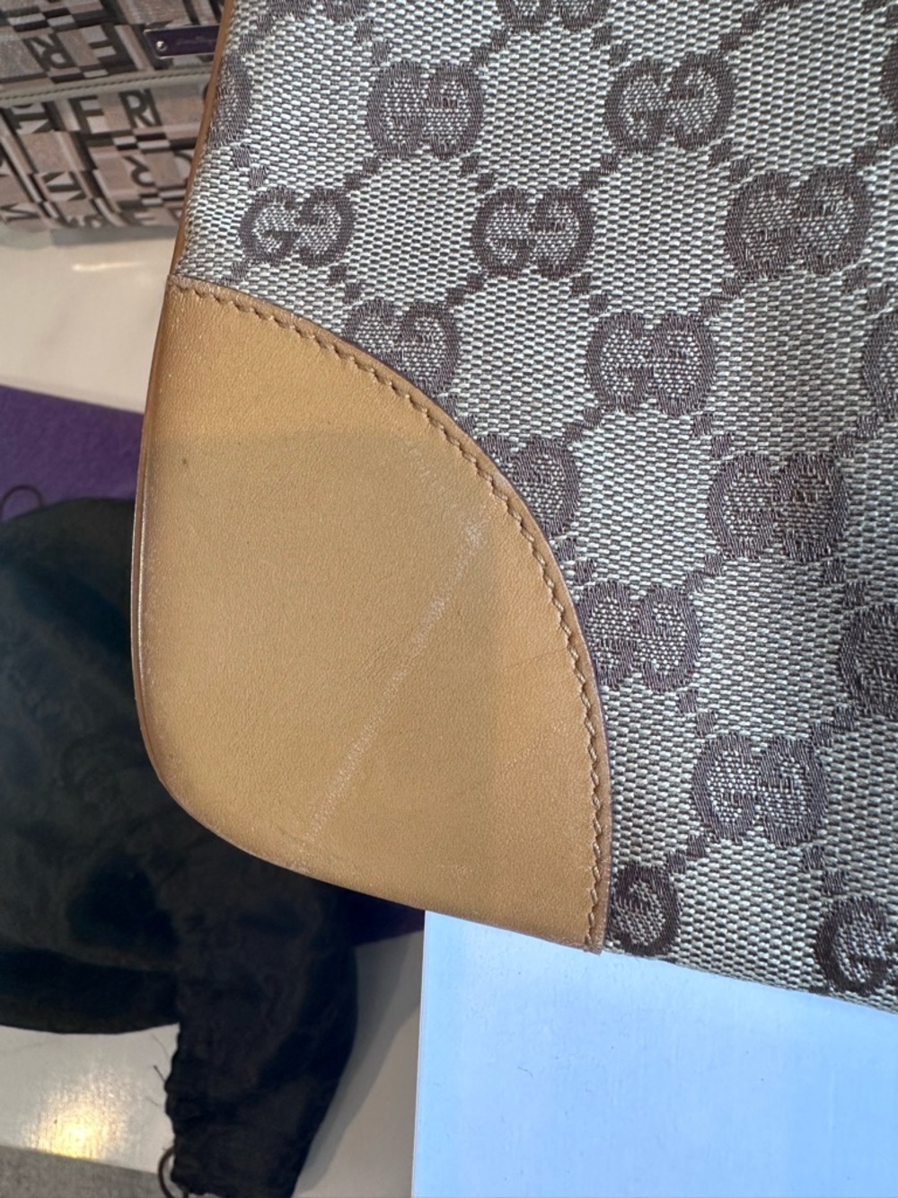 Gucci One Shoulder Kandinsky
Jackie Sherry Line Canvas - Picture 8 of 16